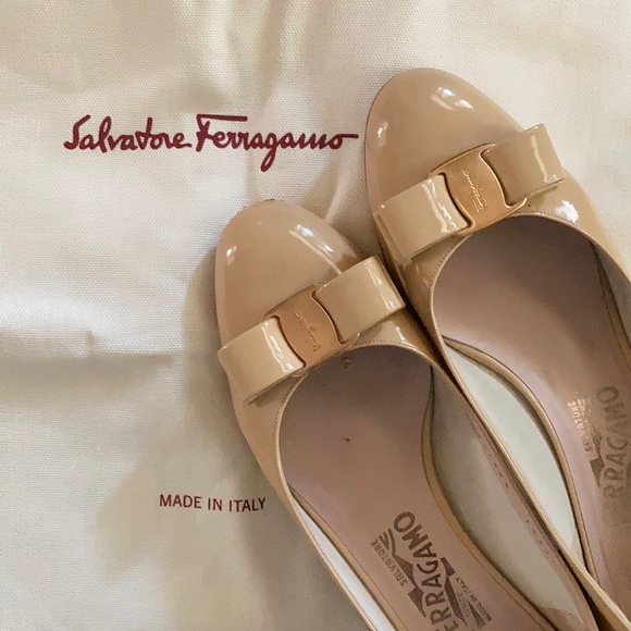 Salvatore Ferragamo Shoes - AUTH Ferragamo Varat in patent beige size 8 EUC